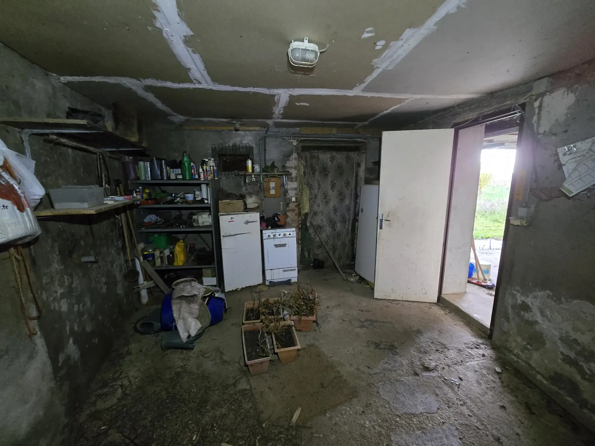 Maison avec jardin, double garage et chambres mansardées à La Chapelle Saint-Laurian 