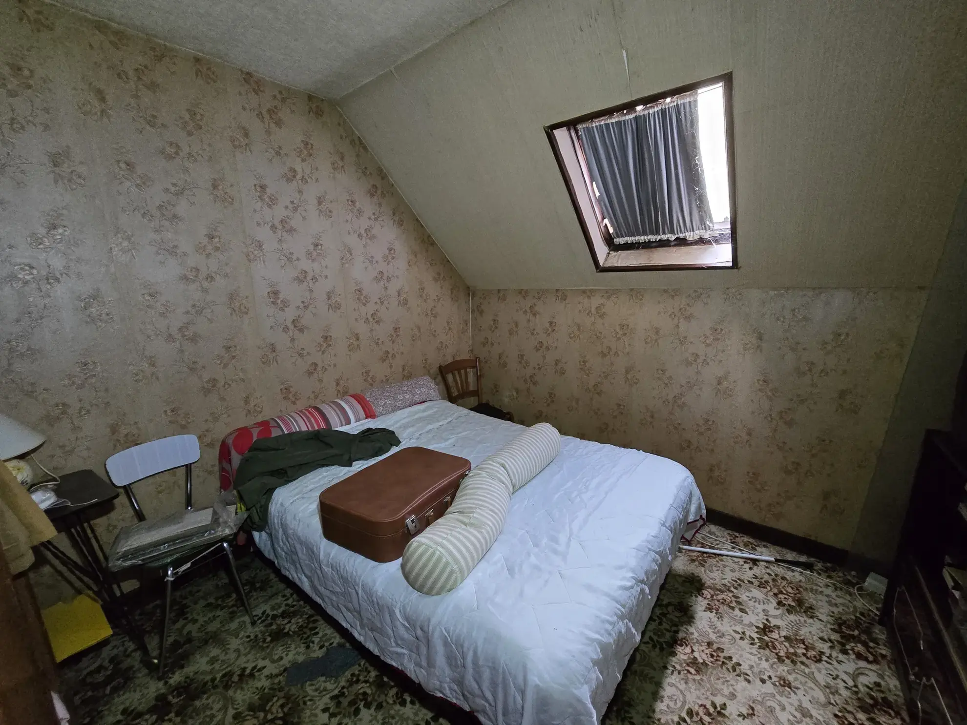 Maison avec jardin, double garage et chambres mansardées à La Chapelle Saint-Laurian 