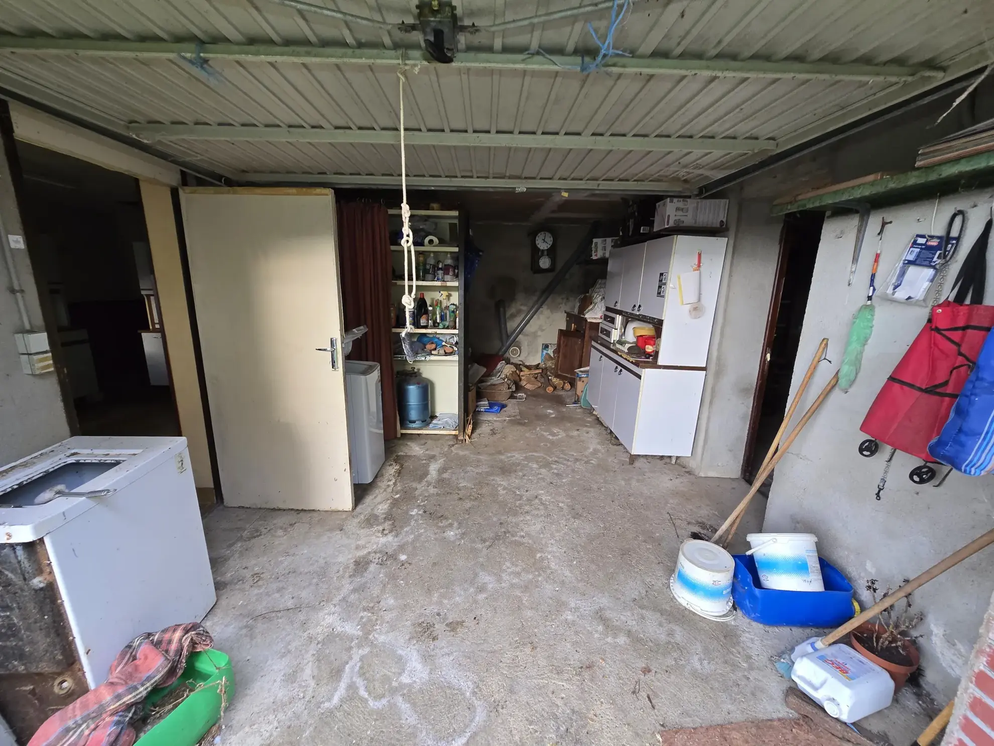 Maison avec jardin, double garage et chambres mansardées à La Chapelle Saint-Laurian 