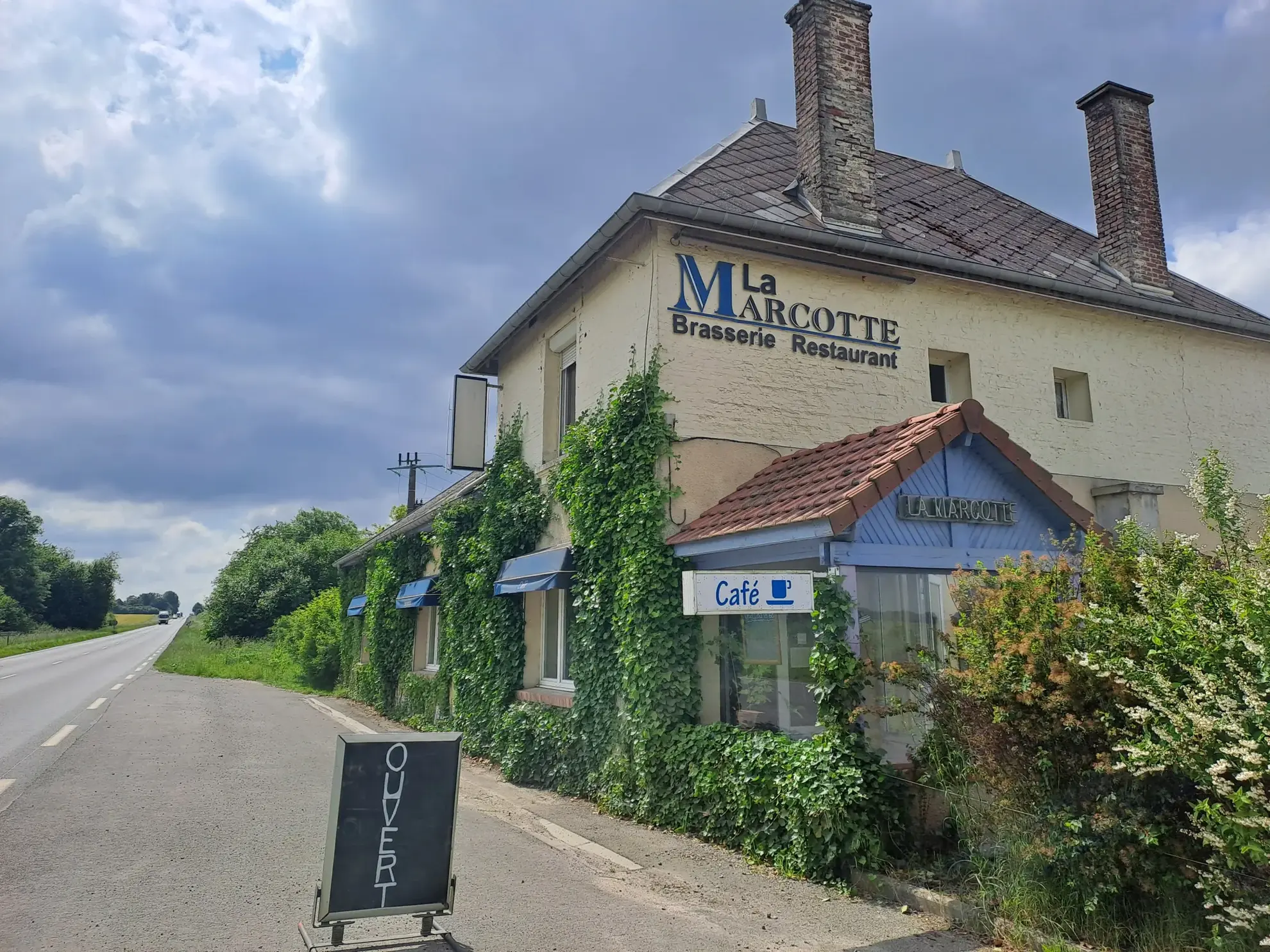 Restaurant/Bar avec fort potentiel à vendre à Macquigny (Aisne, 02120)