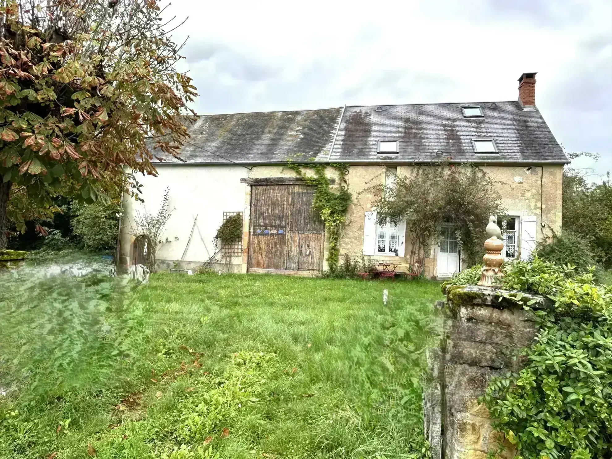 Charmante longère ancienne avec dépendances sur 7500 m² proche de l'étang du Merle 