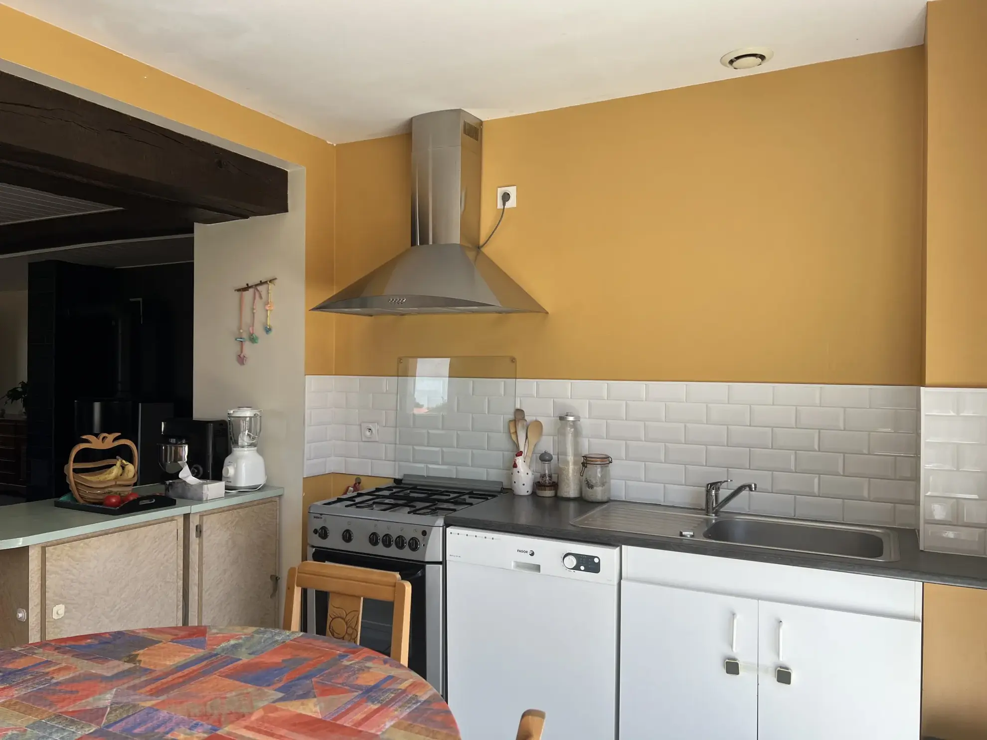 Maison en pierre rénovée avec jardin au centre de Saint Jean d’Hermine 