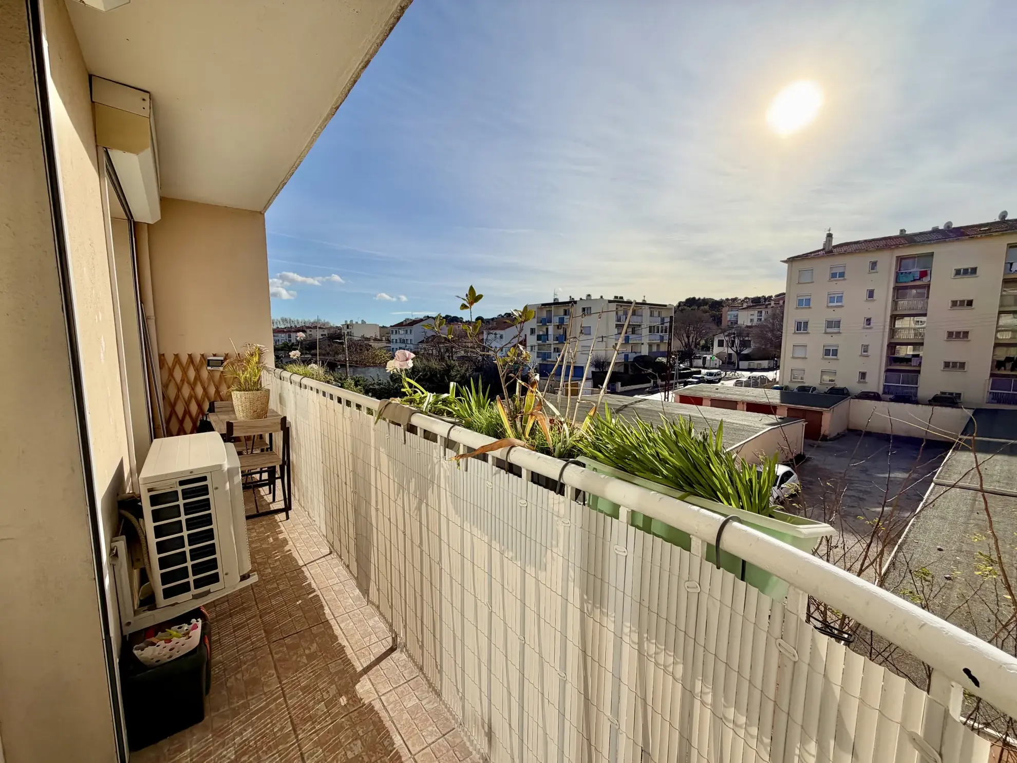 Appartement traversant 4 pièces à La Seyne-sur-Mer avec cave et parking 