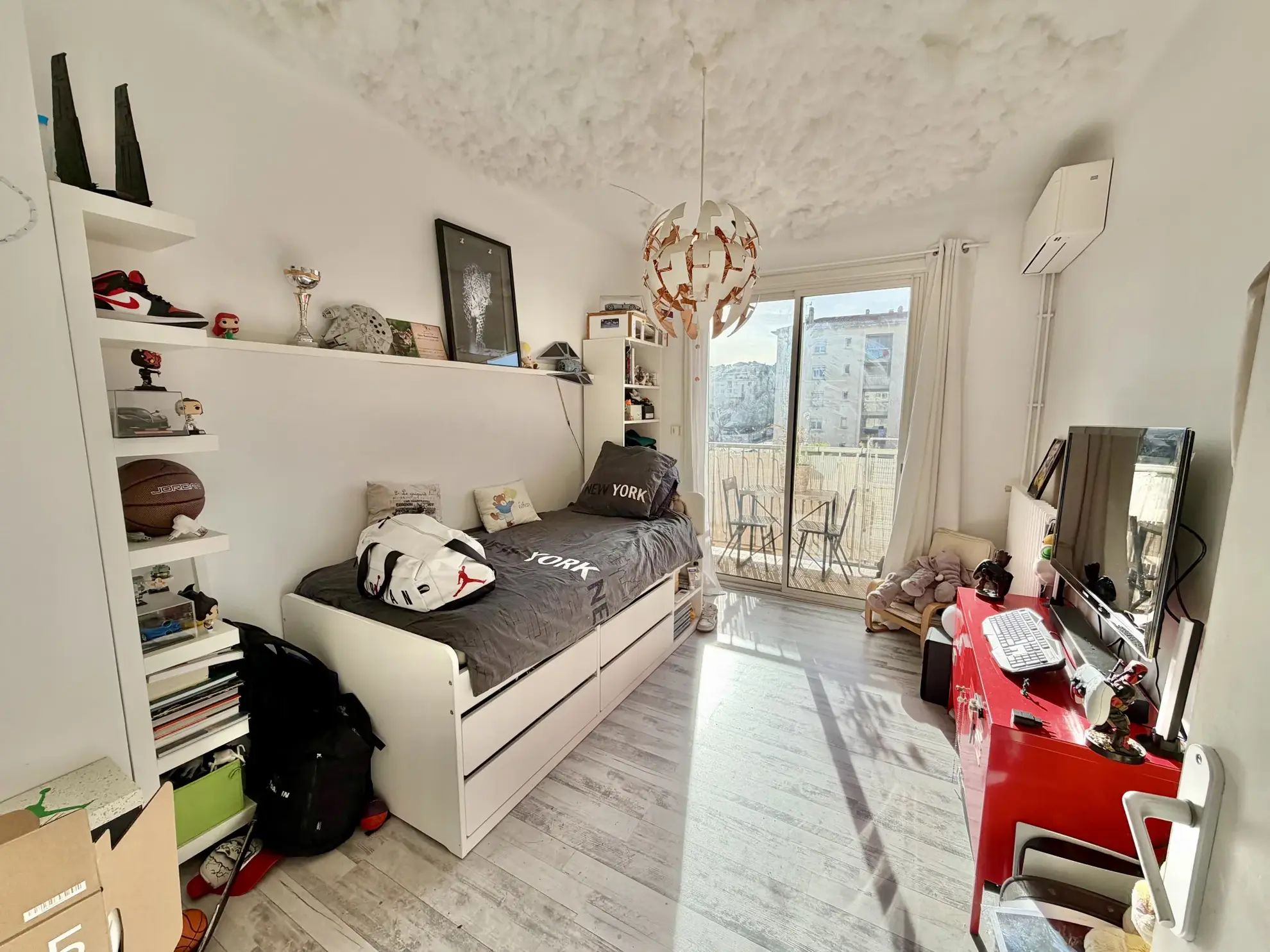 Appartement traversant 4 pièces à La Seyne-sur-Mer avec cave et parking 