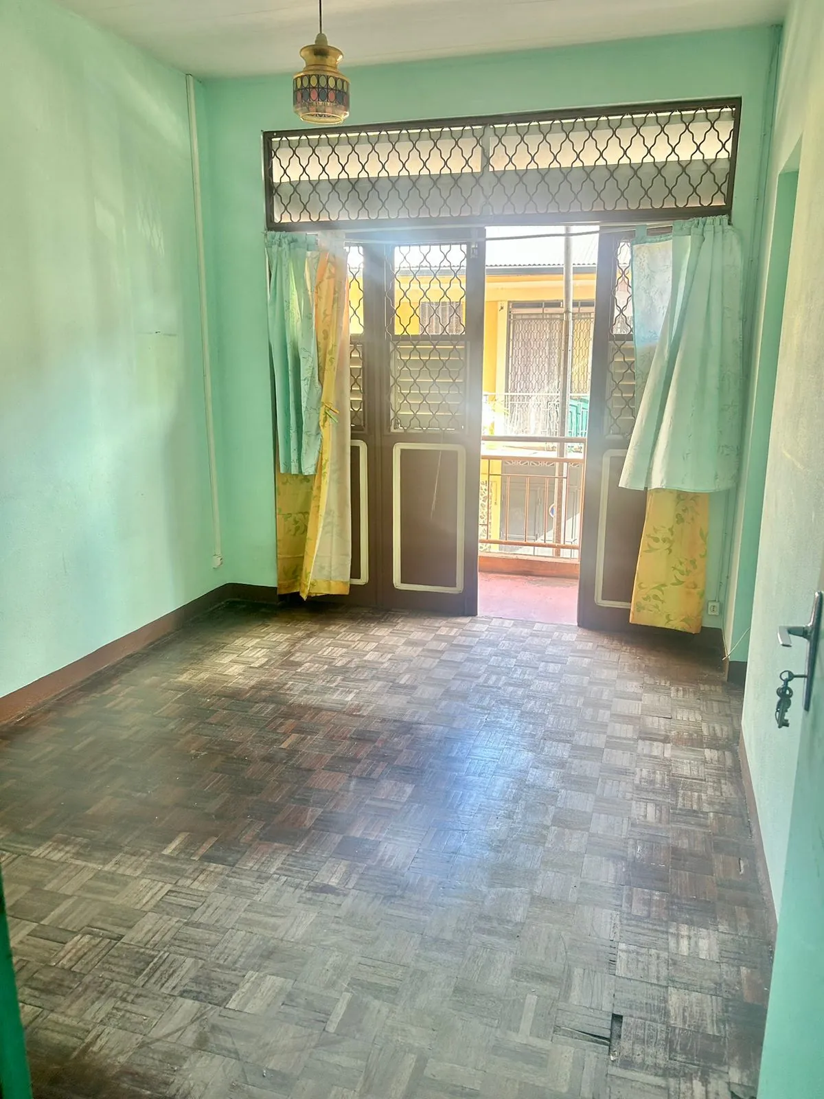 Maison à vendre en centre-ville de Cayenne avec jardin et garage 