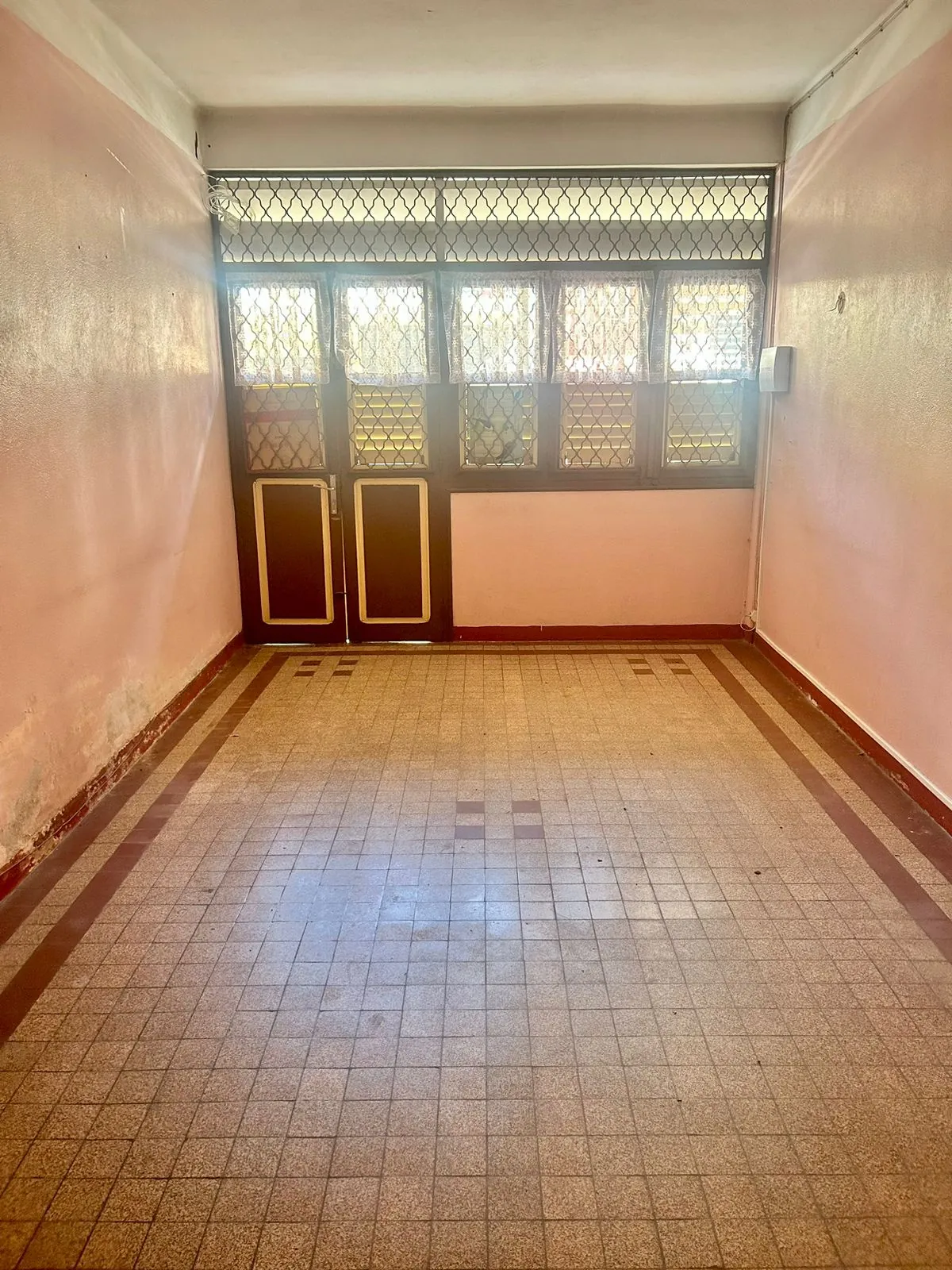 Maison à vendre en centre-ville de Cayenne avec jardin et garage 