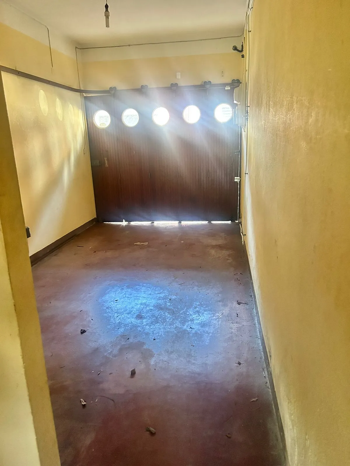 Maison à vendre en centre-ville de Cayenne avec jardin et garage 