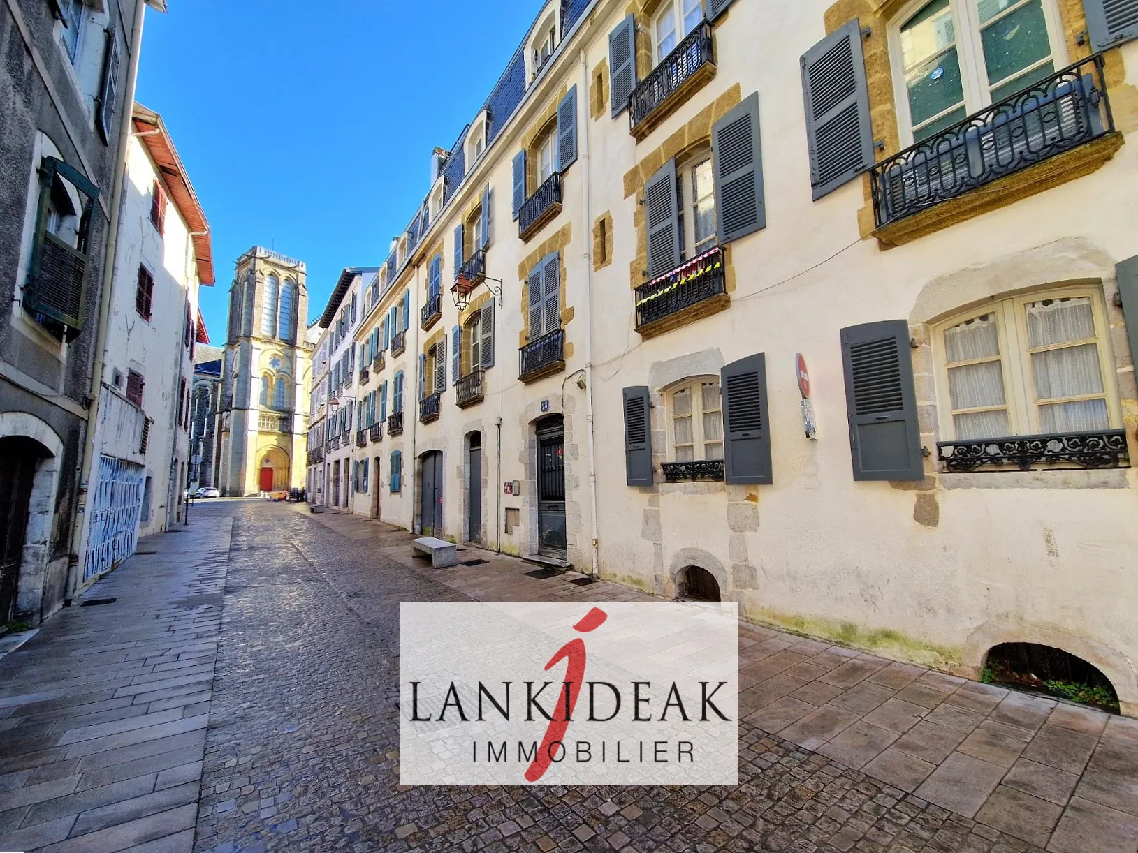 Appartement T2 à Bayonne de 46 m² à rénover près de l'Église Saint-André 