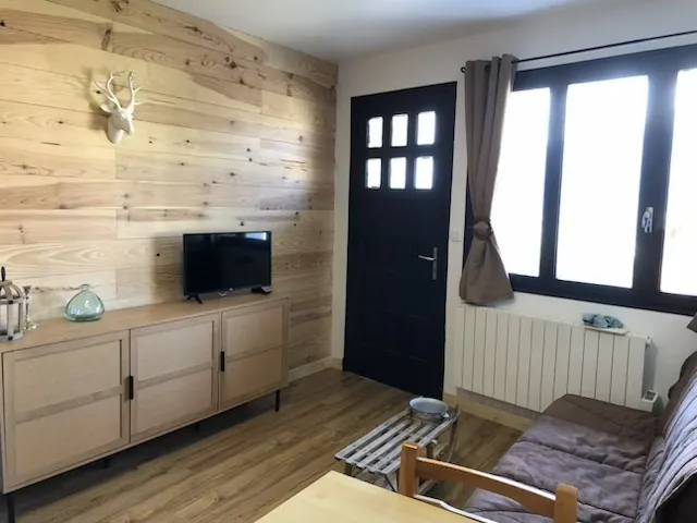 Appartement 2 pièces rénové et appartement à rénover à Risoul avec vue sur la montagne 