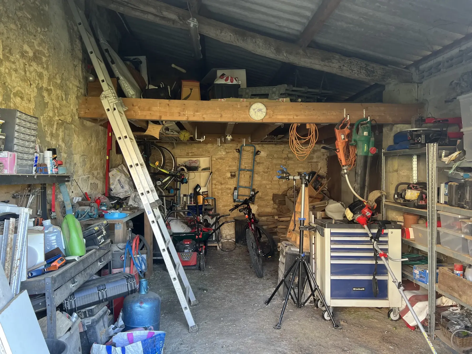 Maison en pierre à Sainte-Hermine avec jardin et garage proche des commerces 