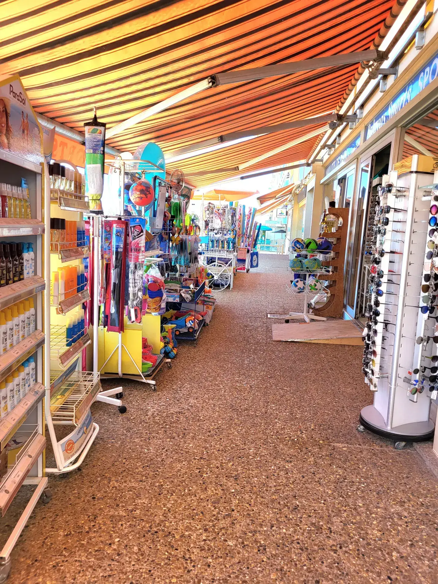 Fonds de commerce en vente à Palavas-les-Flots face à la mer 