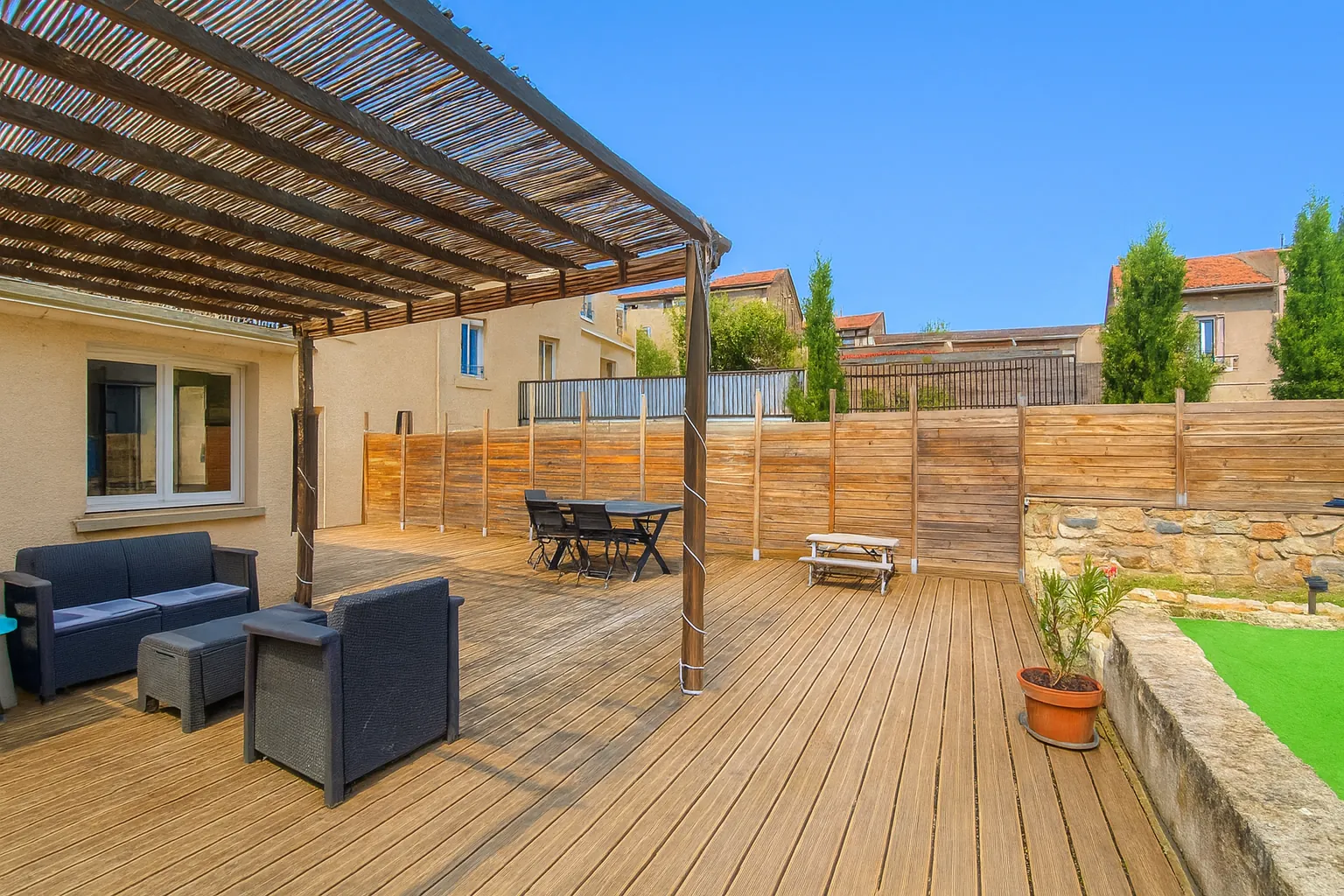 Appartement F4 lumineux avec jardin et terrasse à L'étret, centre-ville