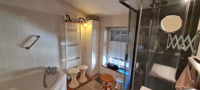 Belle maison rénovée avec garage et cour en plein centre de La Clayette 