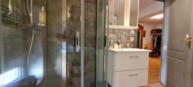 Belle maison rénovée avec garage et cour en plein centre de La Clayette 