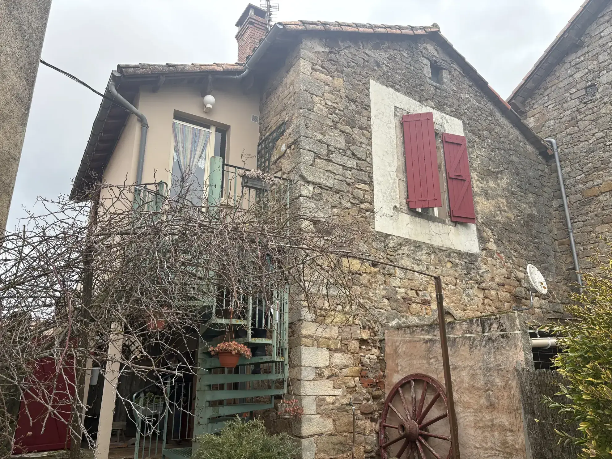 Maison à vendre avec annexe et terrain dans le Sud de l'Aveyron 