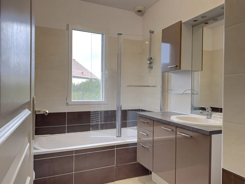 Pavillon récent lumineux avec jardin à Le Mans - Vente immobilière 