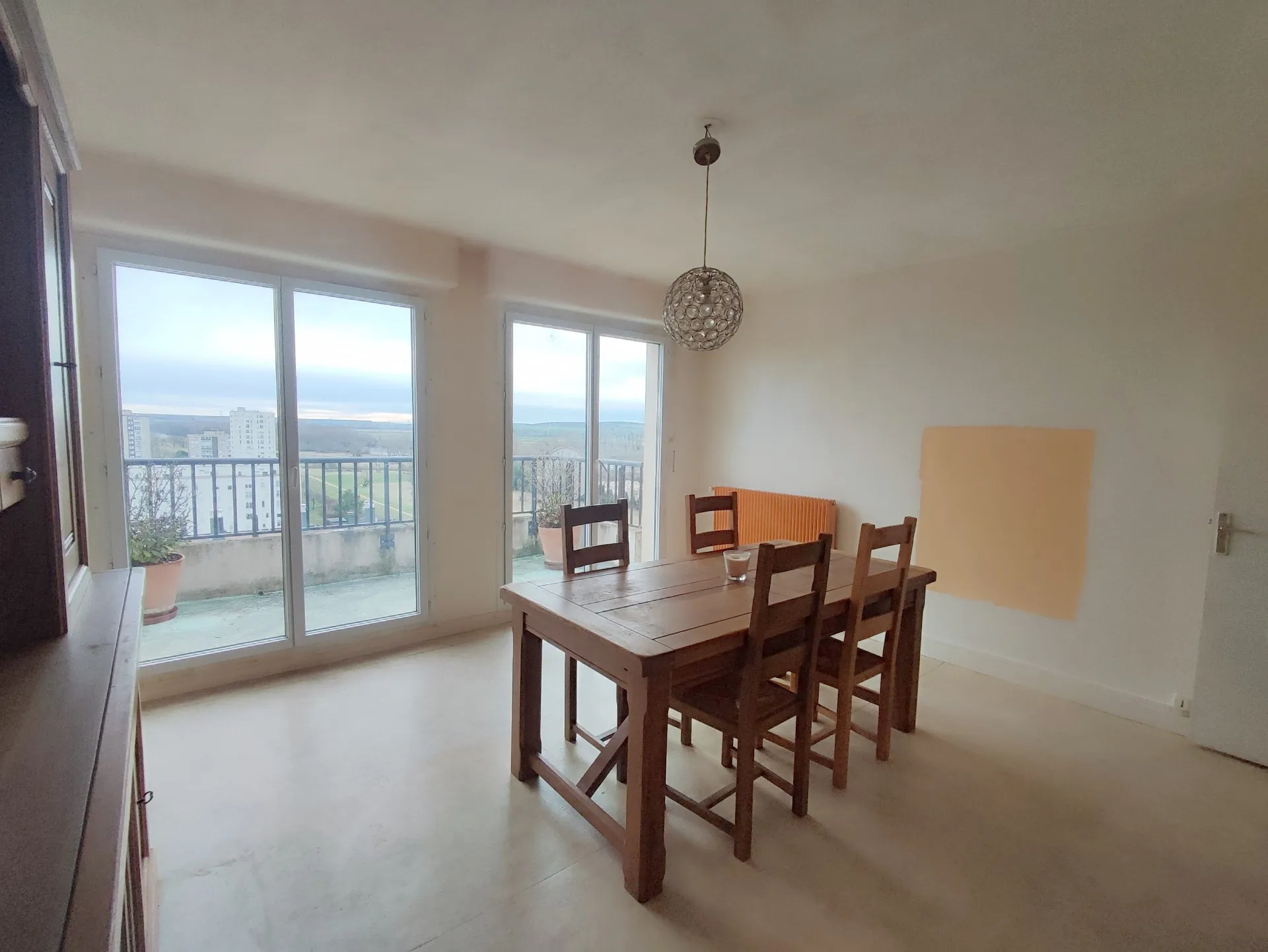 Appartement lumineux à Nevers avec terrasse et 3 chambres – prêt à personnaliser