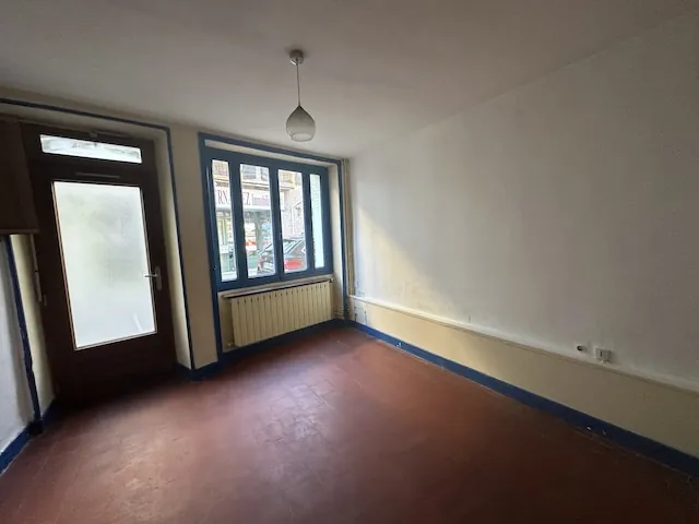 Maison de ville à rénover à Marcigny de 74 m², proche commerces 