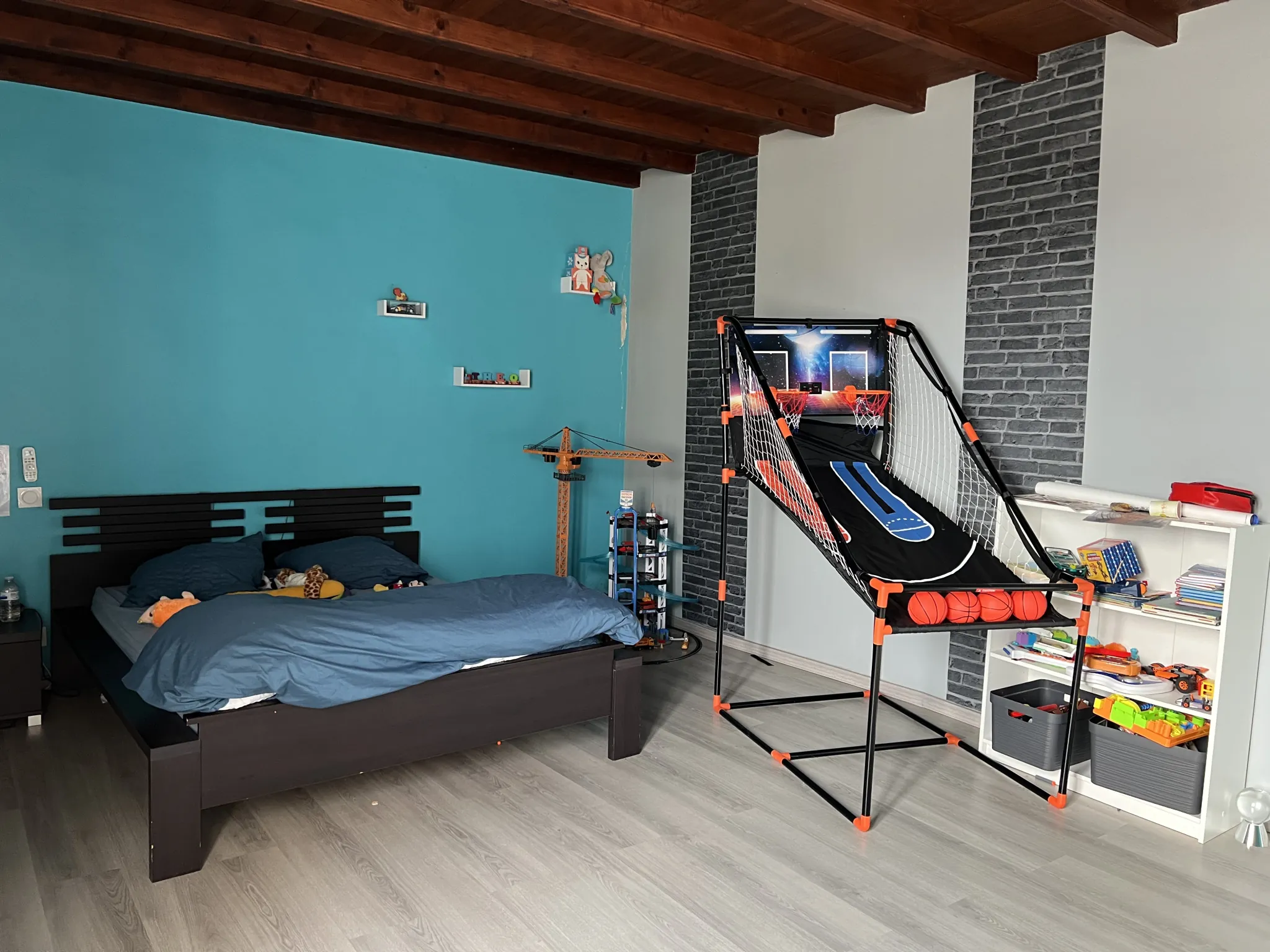 Maison en pierre avec grand grenier à Luçon – Charme et potentiel 