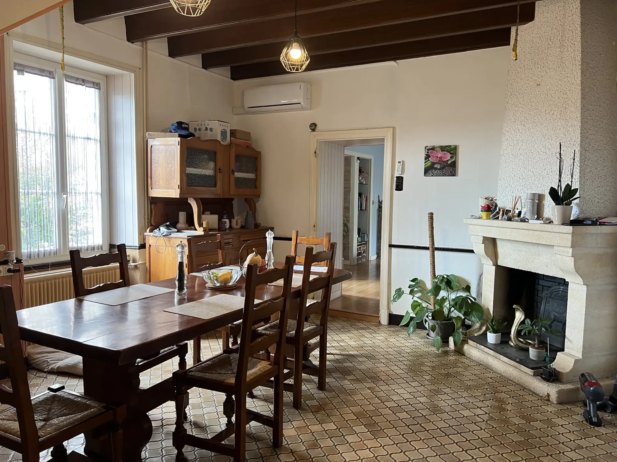 Maison en pierre avec grand grenier à Luçon – Charme et potentiel 