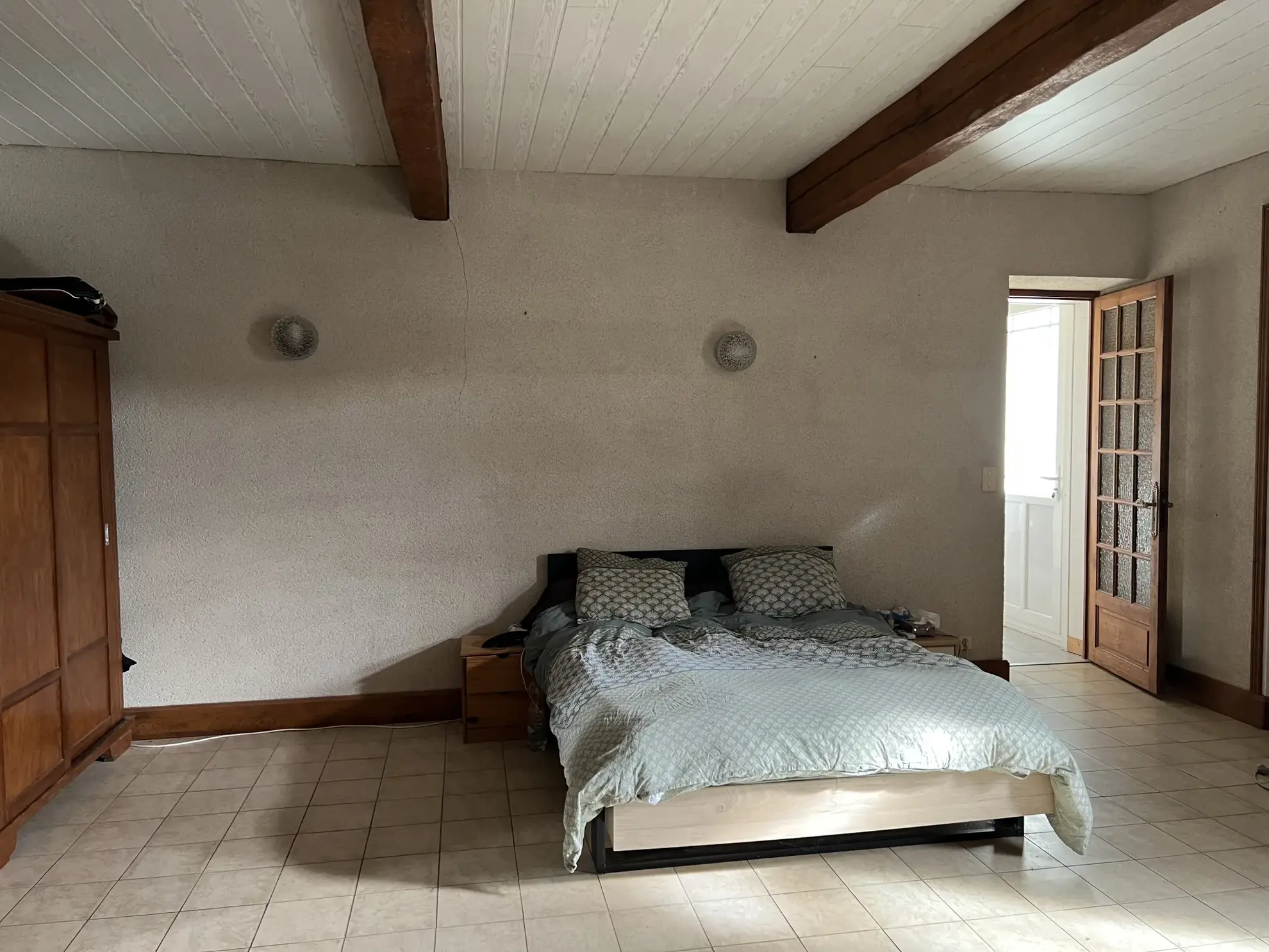 Maison en pierre avec grand grenier à Luçon – Charme et potentiel 