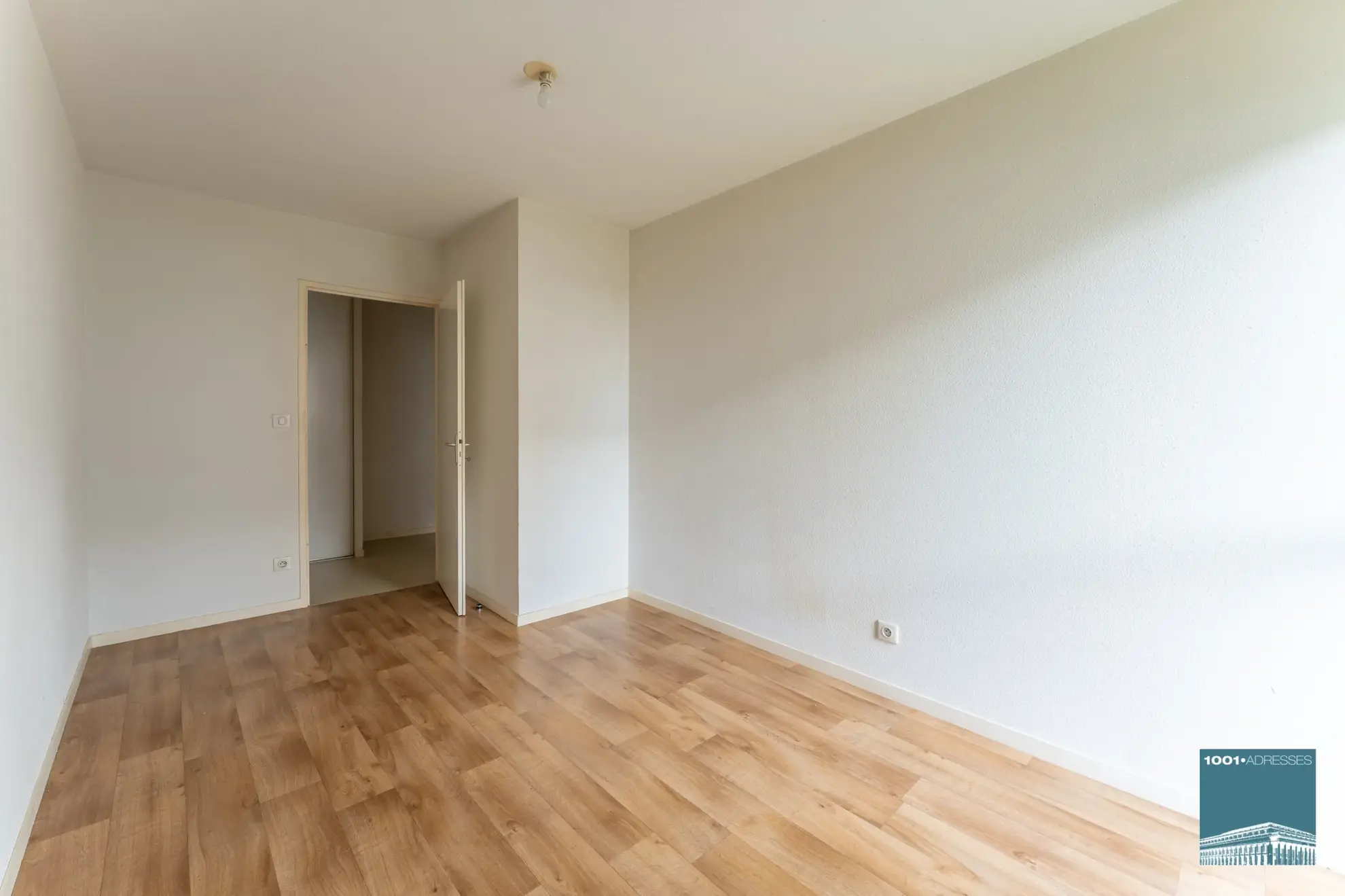 Appartement 4 pièces avec balcon et stationnement à Bassens 