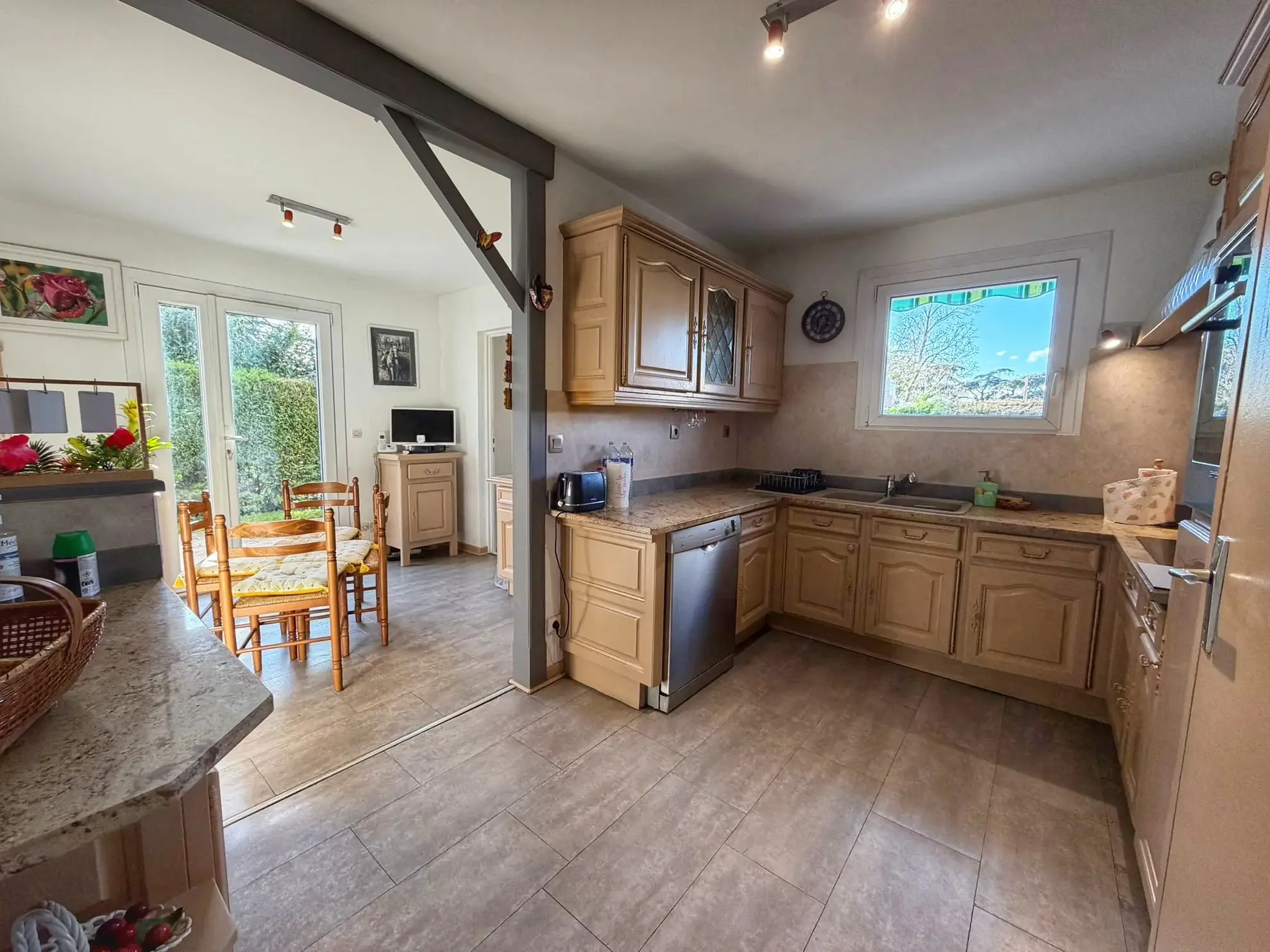 Maison à Bon-Encontre avec terrain arboré et source d’eau naturelle proche d'Agen 