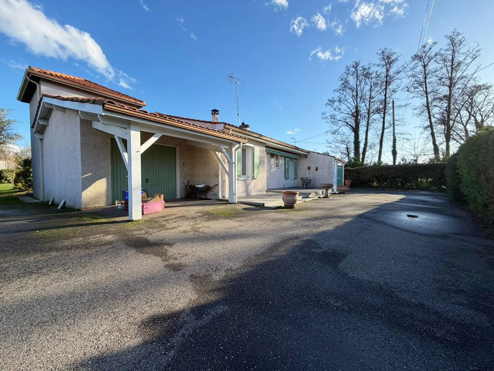 Maison à Bon-Encontre avec terrain arboré et source d’eau naturelle proche d'Agen
