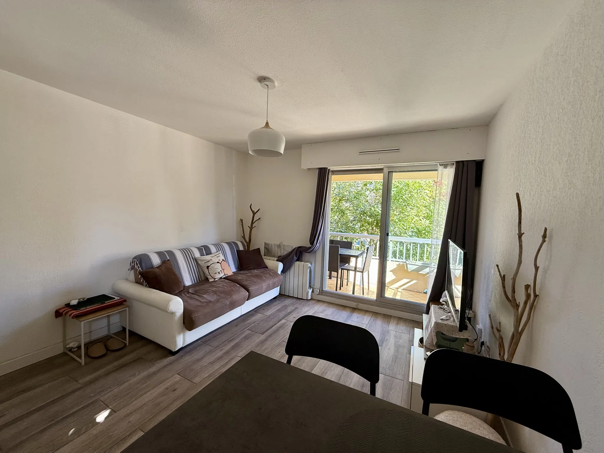 Studio de 26 m² avec balcon, cave et parking à Saint-Mandrier-sur-Mer 