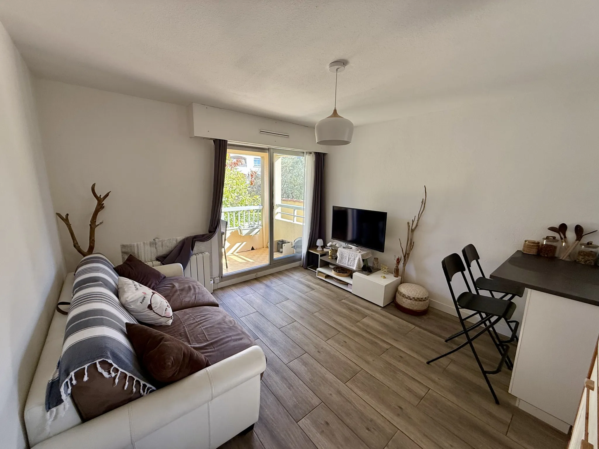 Studio de 26 m² avec balcon, cave et parking à Saint-Mandrier-sur-Mer 