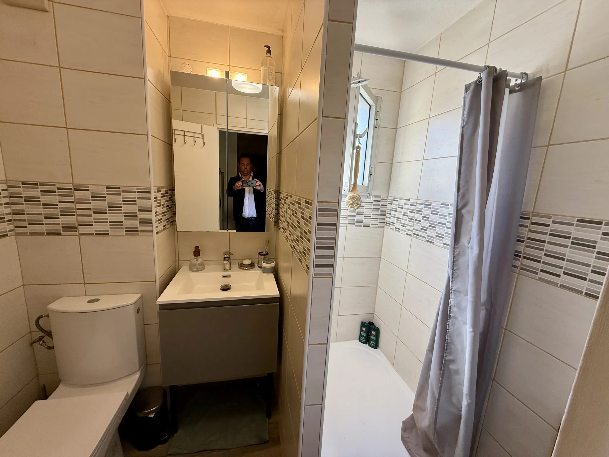 Studio de 26 m² avec balcon, cave et parking à Saint-Mandrier-sur-Mer 