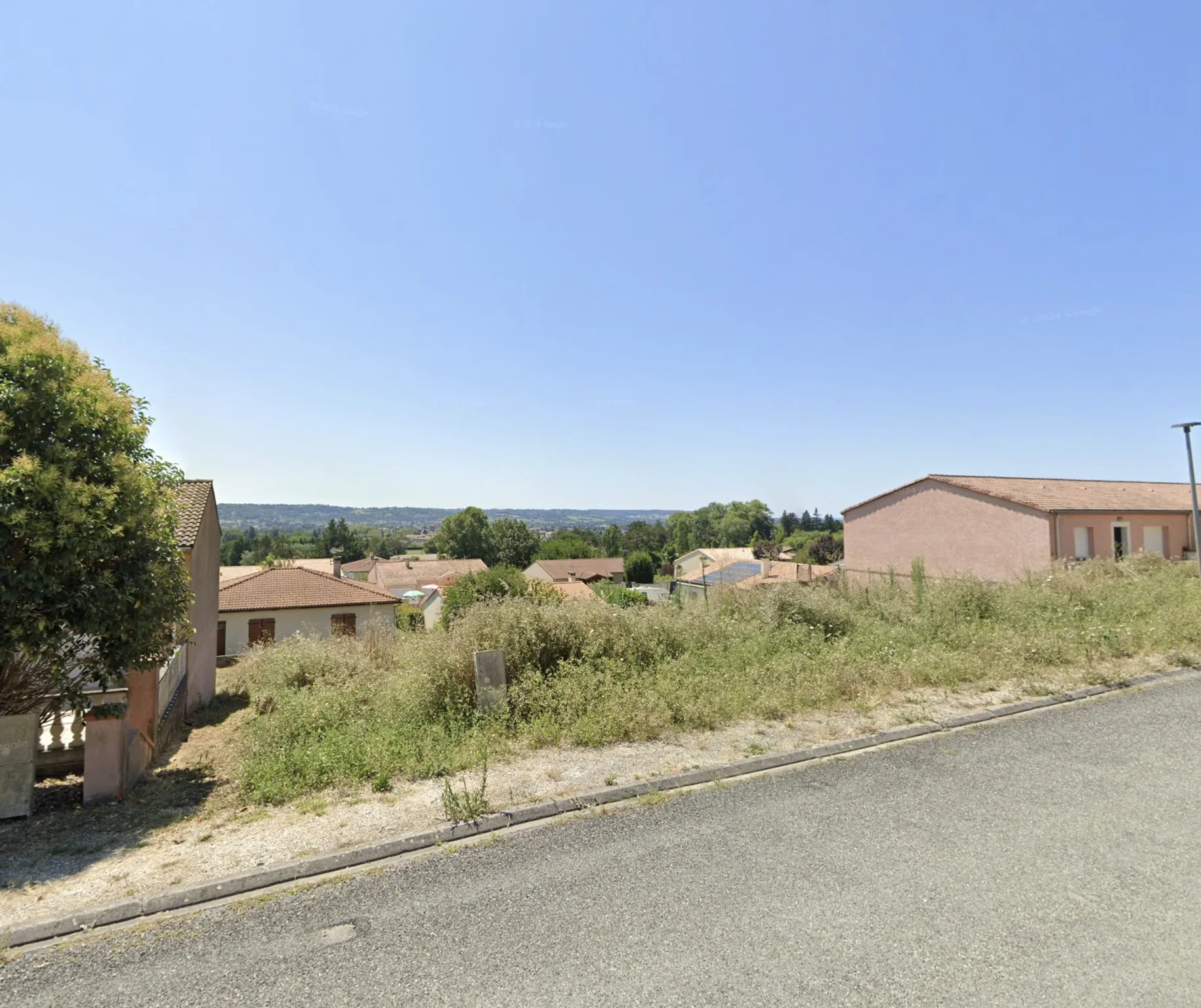 Terrain constructible de 742 m² à Villeneuve-sur-Lot, vue dégagée, quartier résidentiel