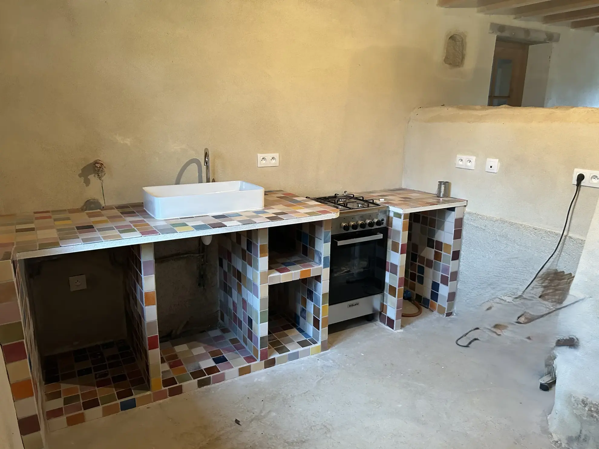 Charmante maison en pierres à Lurcy le Bourg, 97 m², terrain de 1755 m², rénovée et avec potentiel d'aménagement 