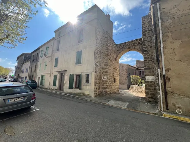 A vendre maison de village en partie rénovée dans le Minervois avec 4 chambres 