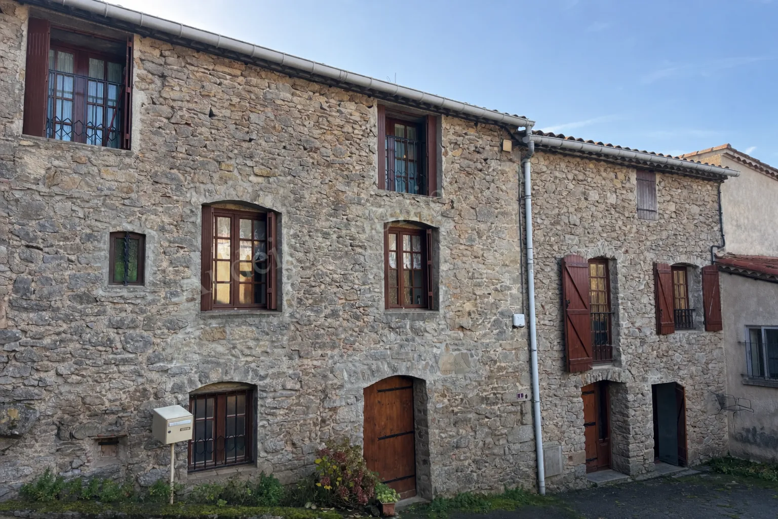 Maison de village en pierre avec extérieur dans les Corbières vertes