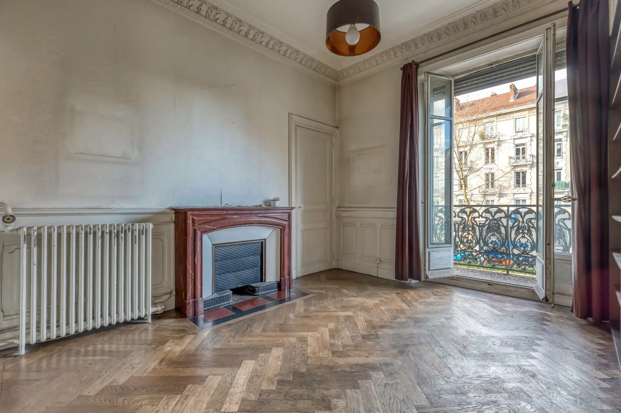 Appartement ancien de charme à vendre à Grenoble - 76 m² avec vue montagne