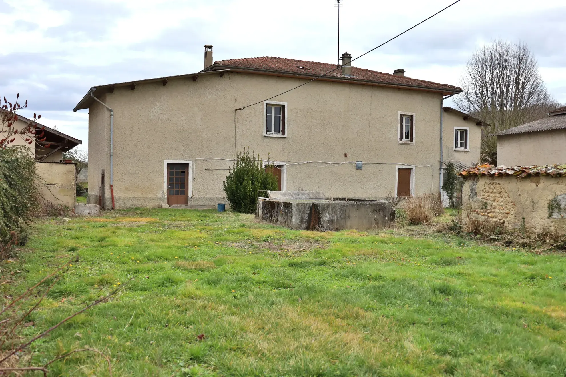Maison individuelle à rénover de 133 m² avec jardin en vente à Beauvoir-de-Marc 