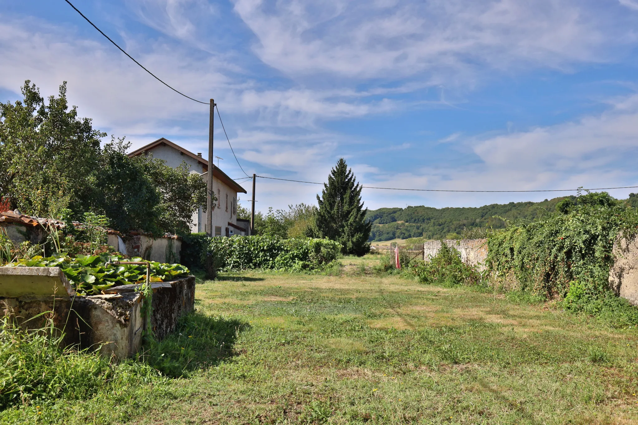 Maison individuelle à rénover de 133 m² avec jardin en vente à Beauvoir-de-Marc 