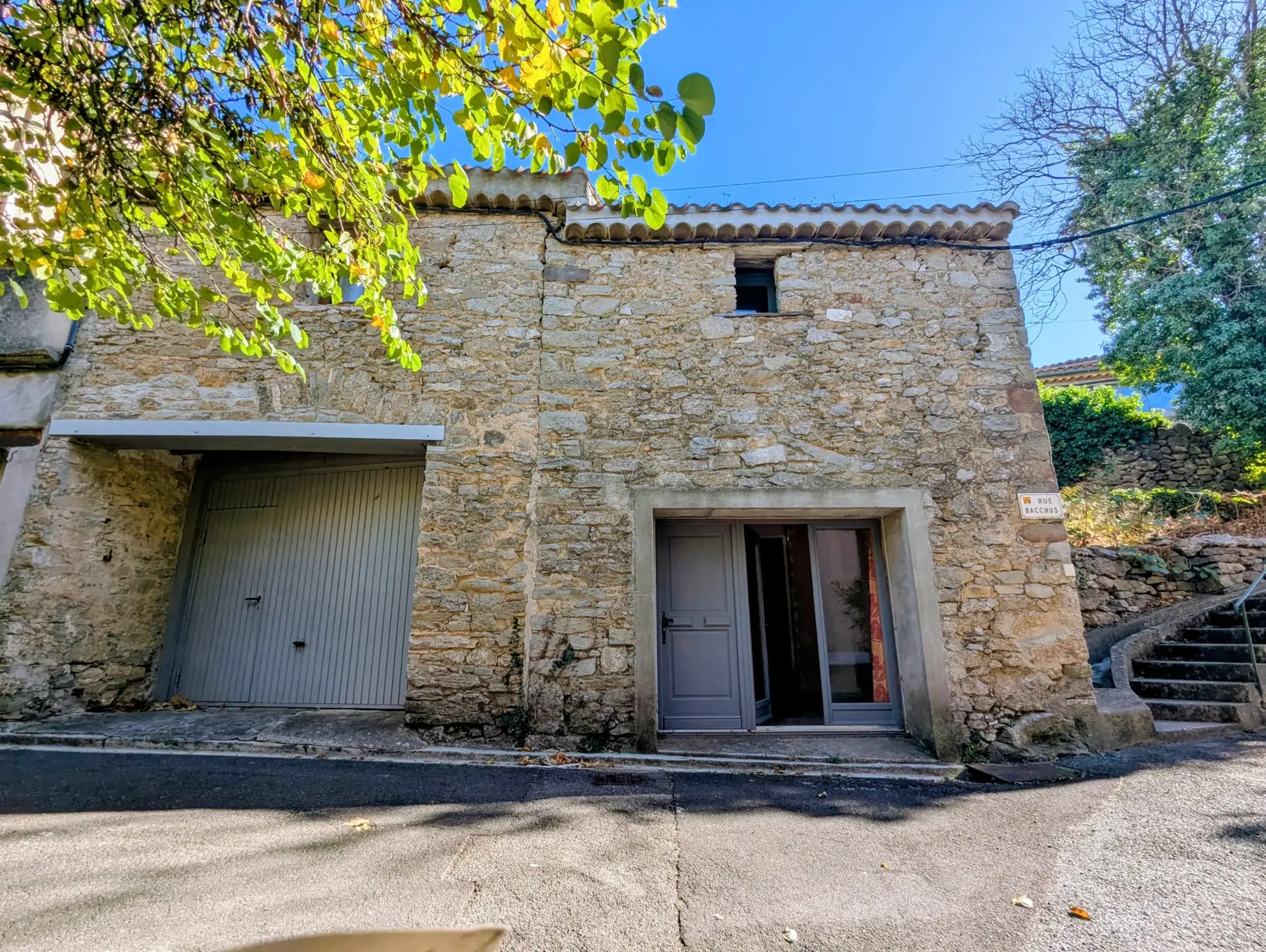 Maison rénovée avec garage, grenier et fort potentiel à Beaufort