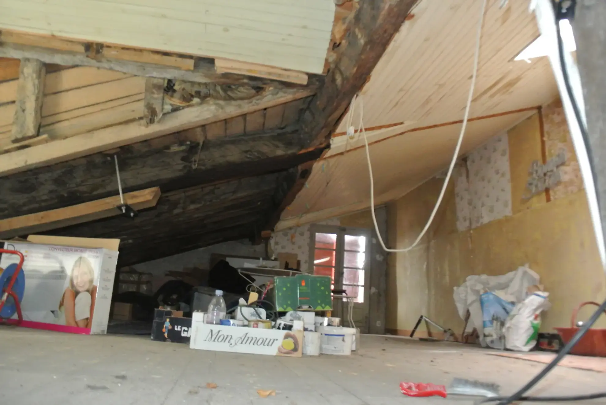 Local commercial à vendre au centre d'un village charmant — idéal pour professions libérales ou esthétique 