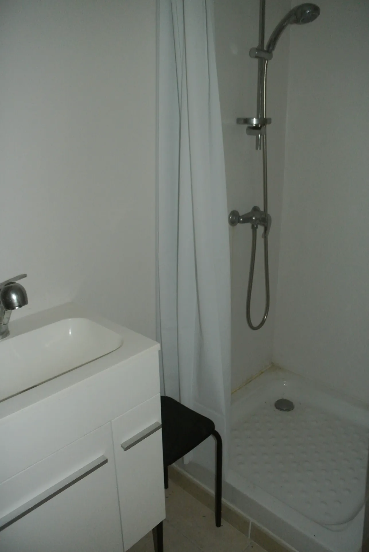 Local commercial à vendre au centre d'un village charmant — idéal pour professions libérales ou esthétique 