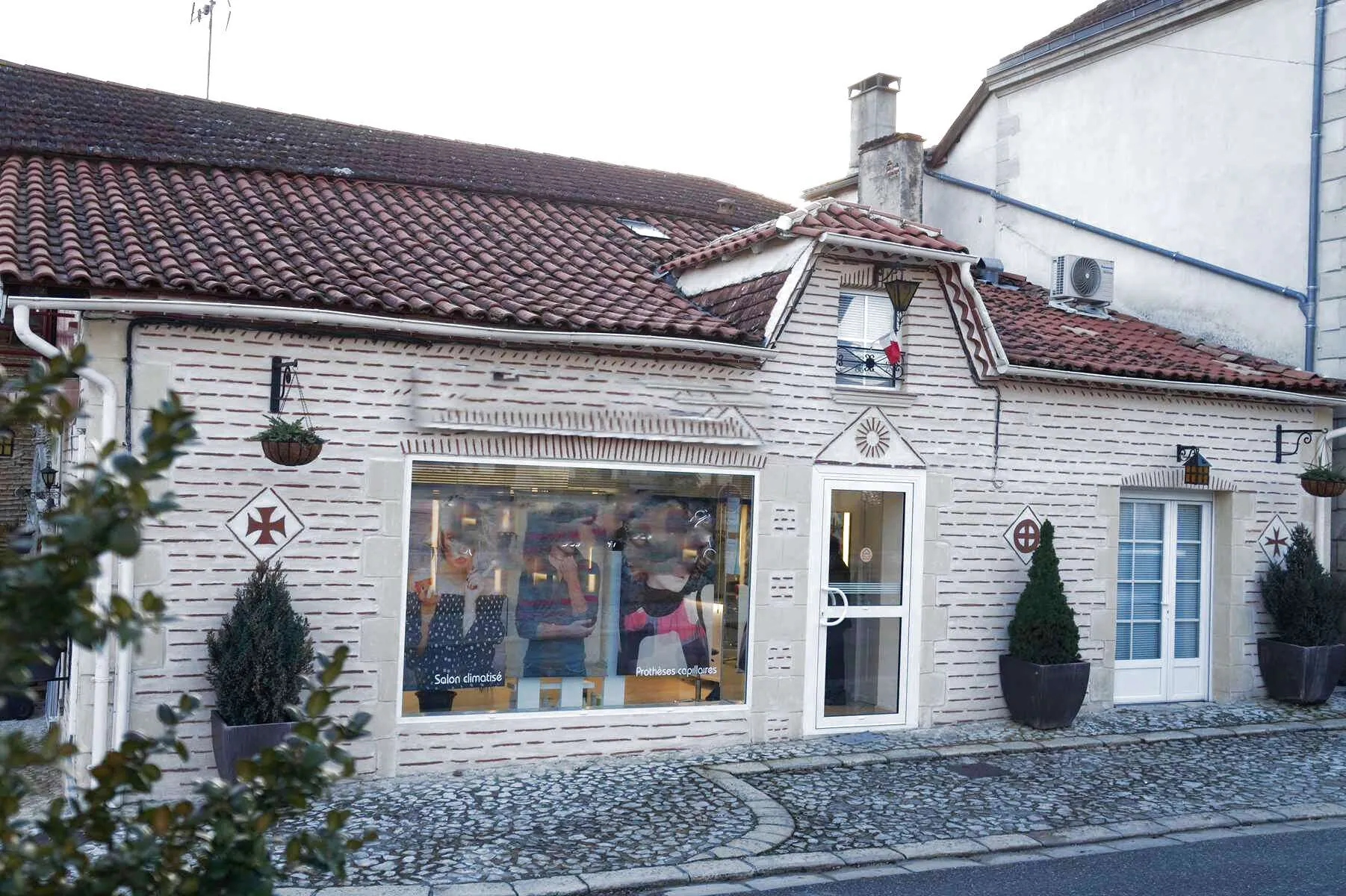 Local commercial à vendre au centre d'un village charmant — idéal pour professions libérales ou esthétique 