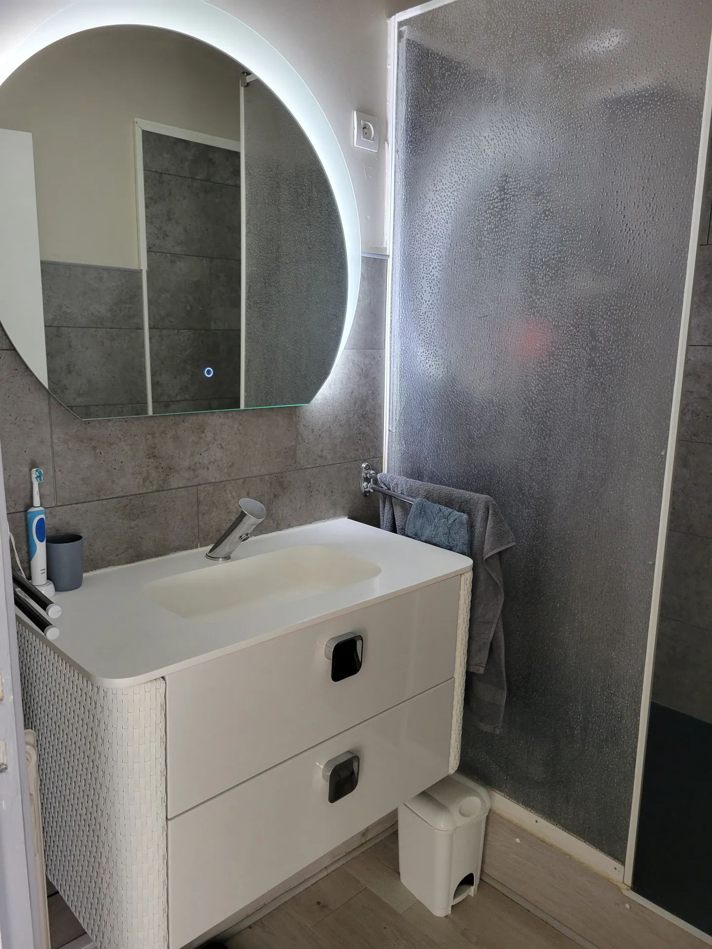 Appartement T4 lumineux avec loggia, parking sécurisé à Alençon 