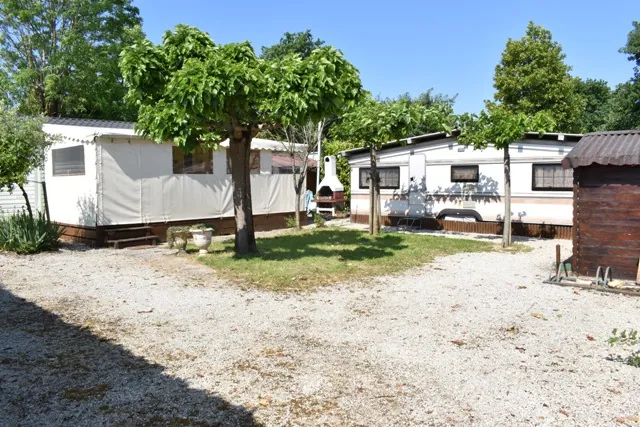 Terrain de loisirs à vendre à St Pierre d'Oleron avec mobil-home et aménagements