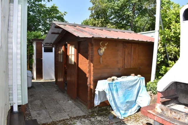 Terrain de loisirs à vendre à St Pierre d'Oleron avec mobil-home et aménagements 