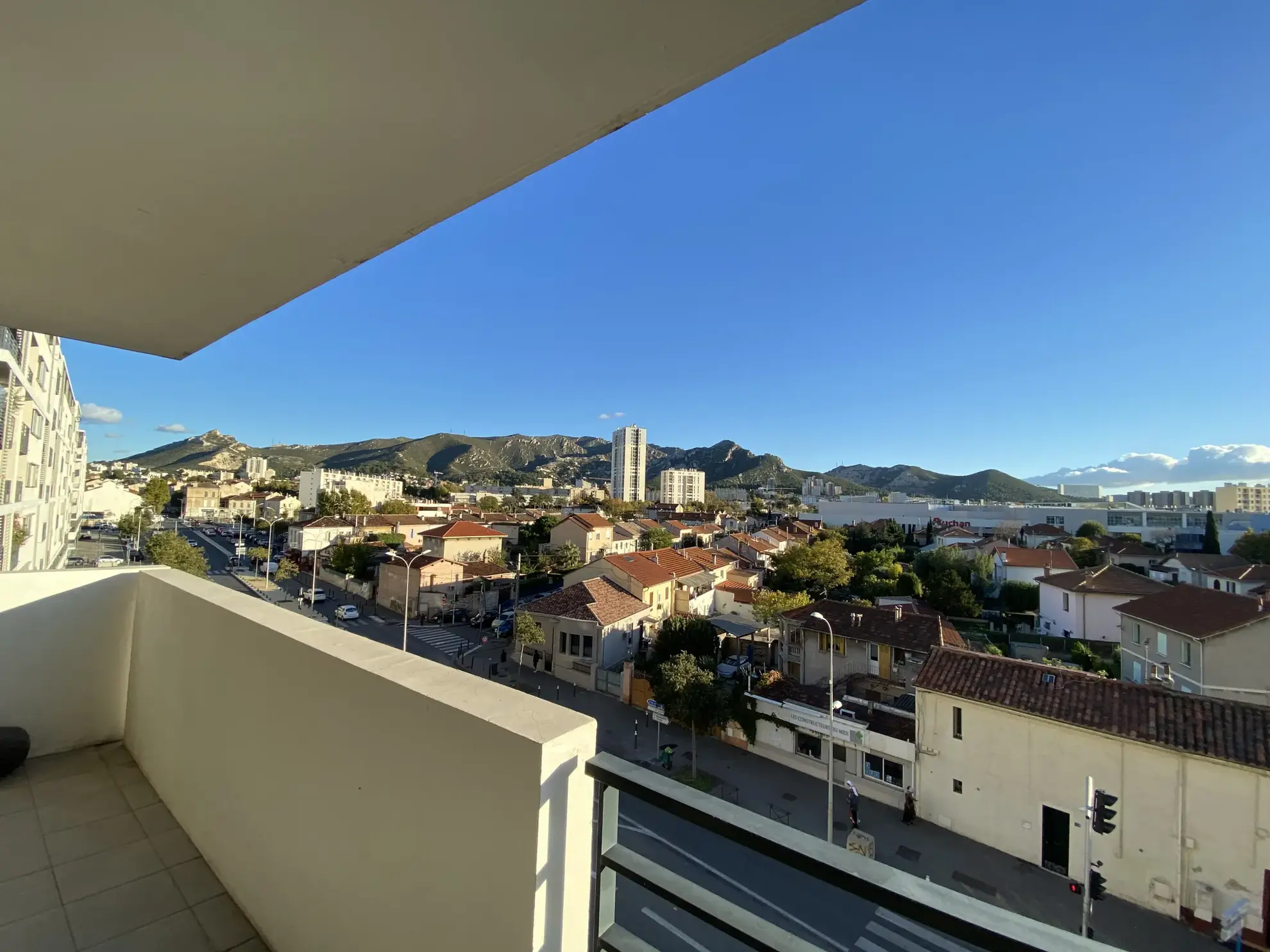 Appartement T3 à vendre à Marseille dans la résidence Senioriales, grande terrasse, parking optionnel