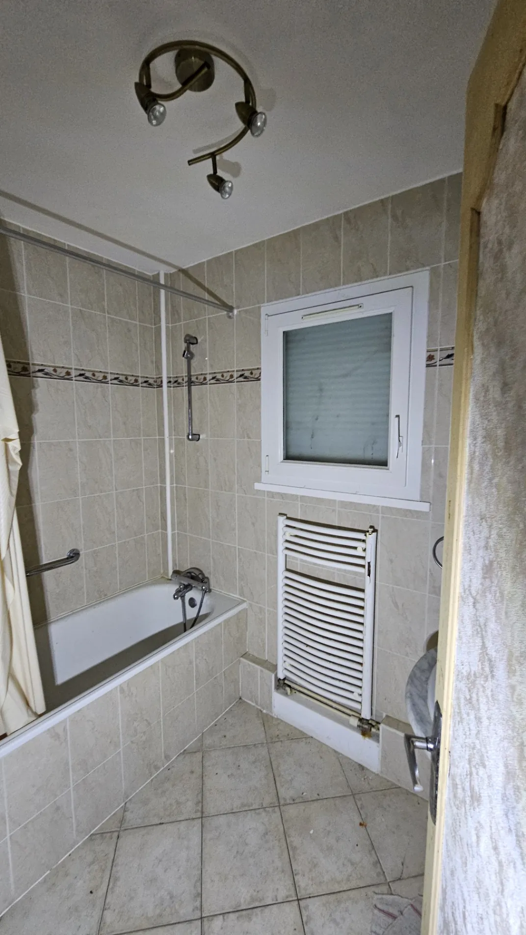 Maison individuelle à rénover de 95 m² avec garage à Ervauville 