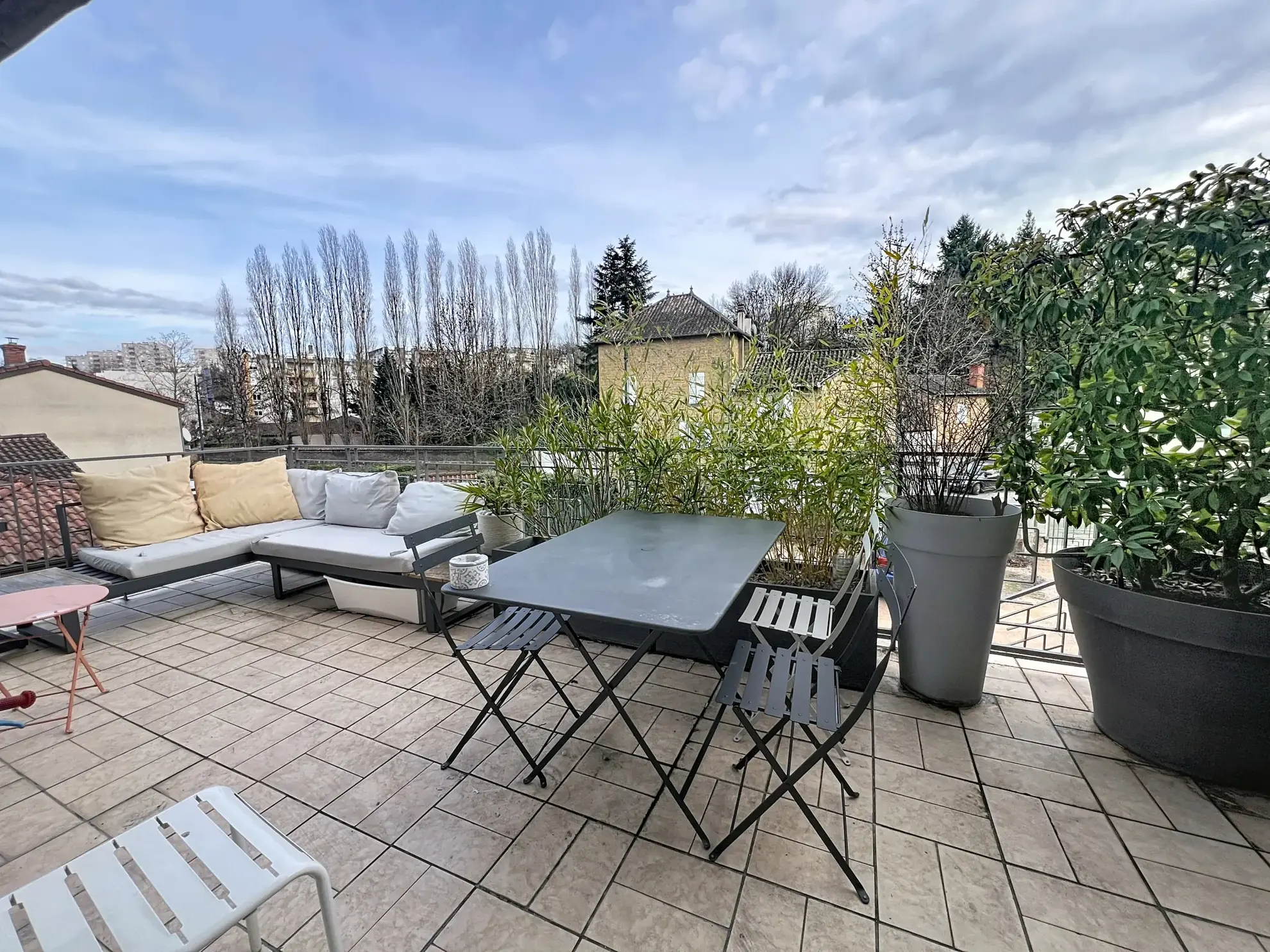 Appartement duplex de 112 m² avec terrasse à Gleizé, 3 chambres, parking sécurisé