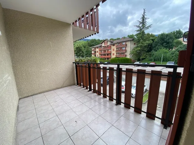 Studio à Gex loué avec balcon et cave, idéal investisseur