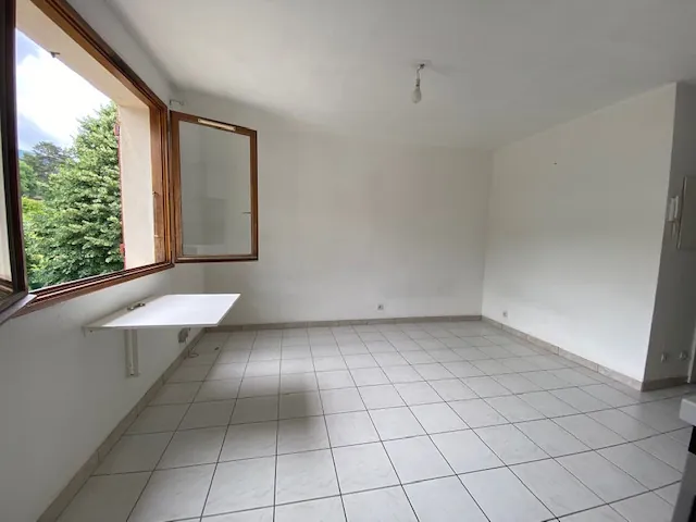 Studio à Gex loué avec balcon et cave, idéal investisseur 